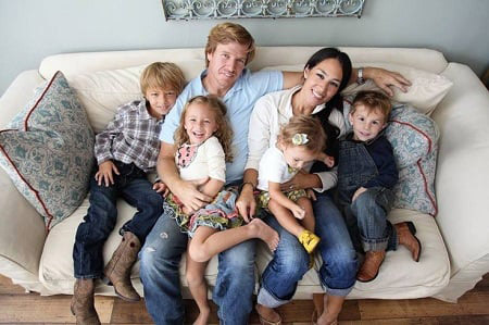 photo of Chip and Joanna with their children.