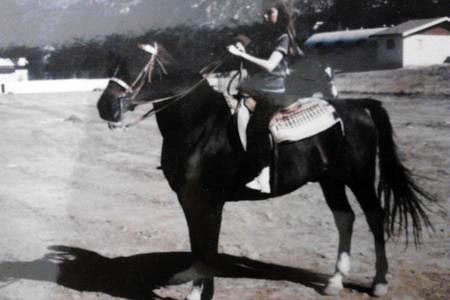 Photo of young Tia Torres on the horse.