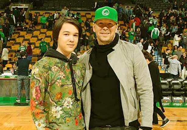 Elijah Hendrix Wahlberg with his father, Donnie Wahlberg